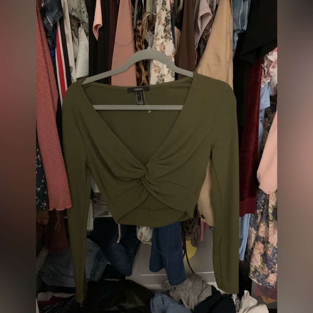 Long sleeve never worn took of tag bc I was gonna wear but never di